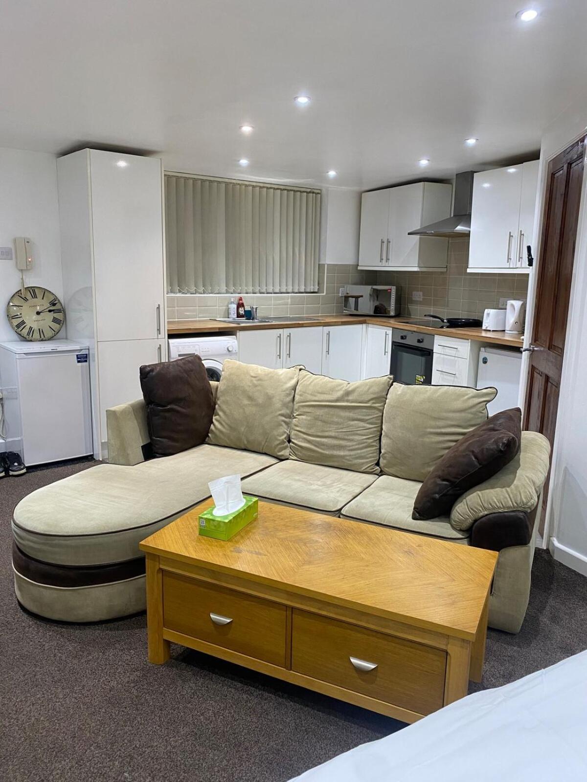 Luxury 1 Bedroom *